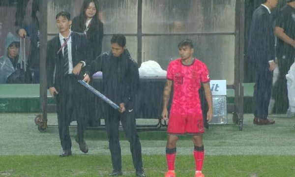 韩国队半场调整，归化球员卡斯特罗普后备  登场！