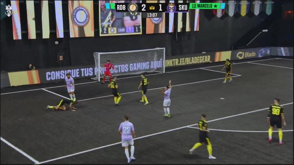 秀脚法！马塞洛国王职业联赛  脚后跟磕球过人