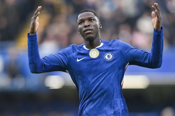 卡拉格：得分  的功劳应该归属凯塞多，他在中场球员简直是一个怪物👹